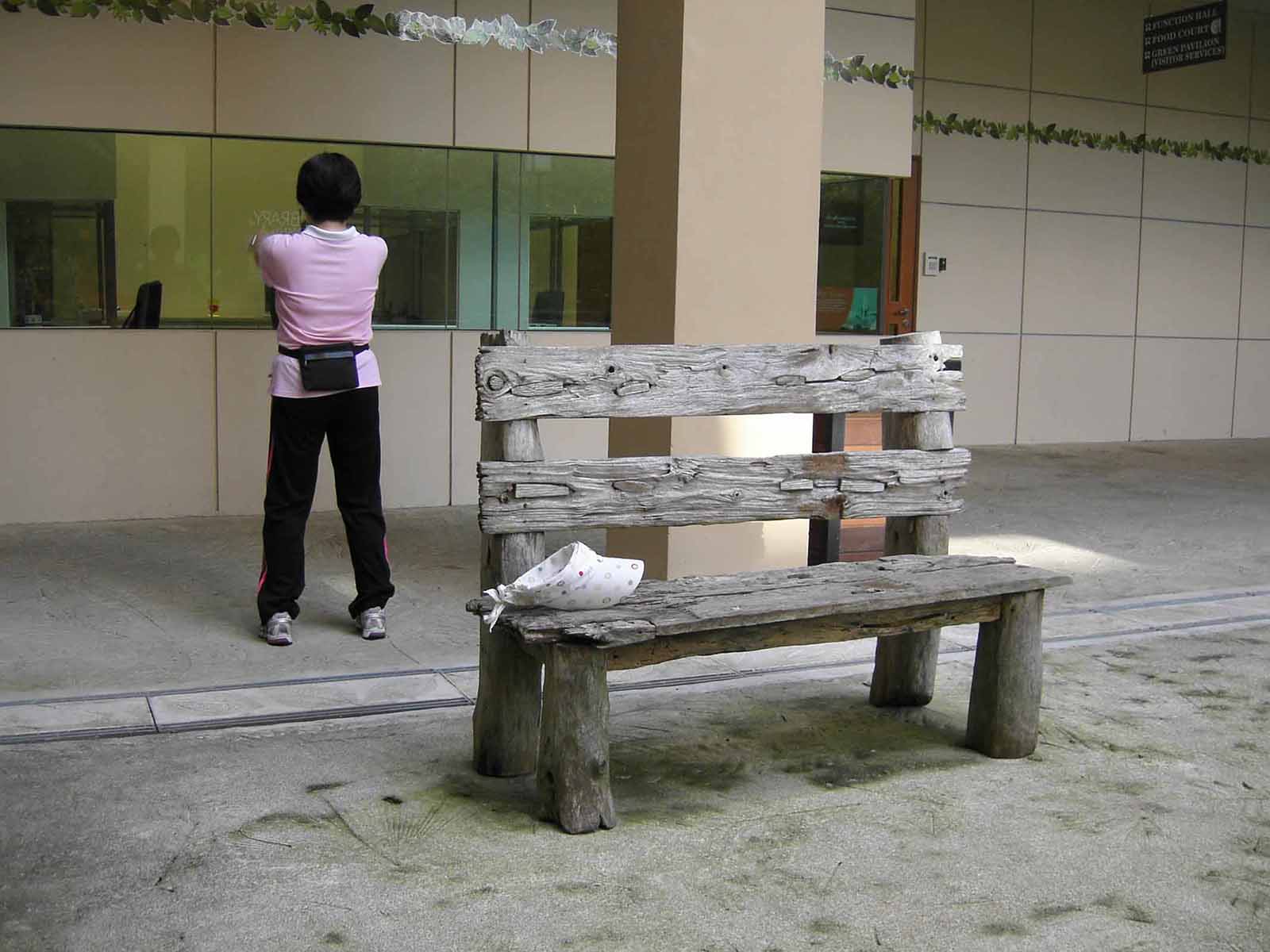 シンガポールのベンチ　2008年