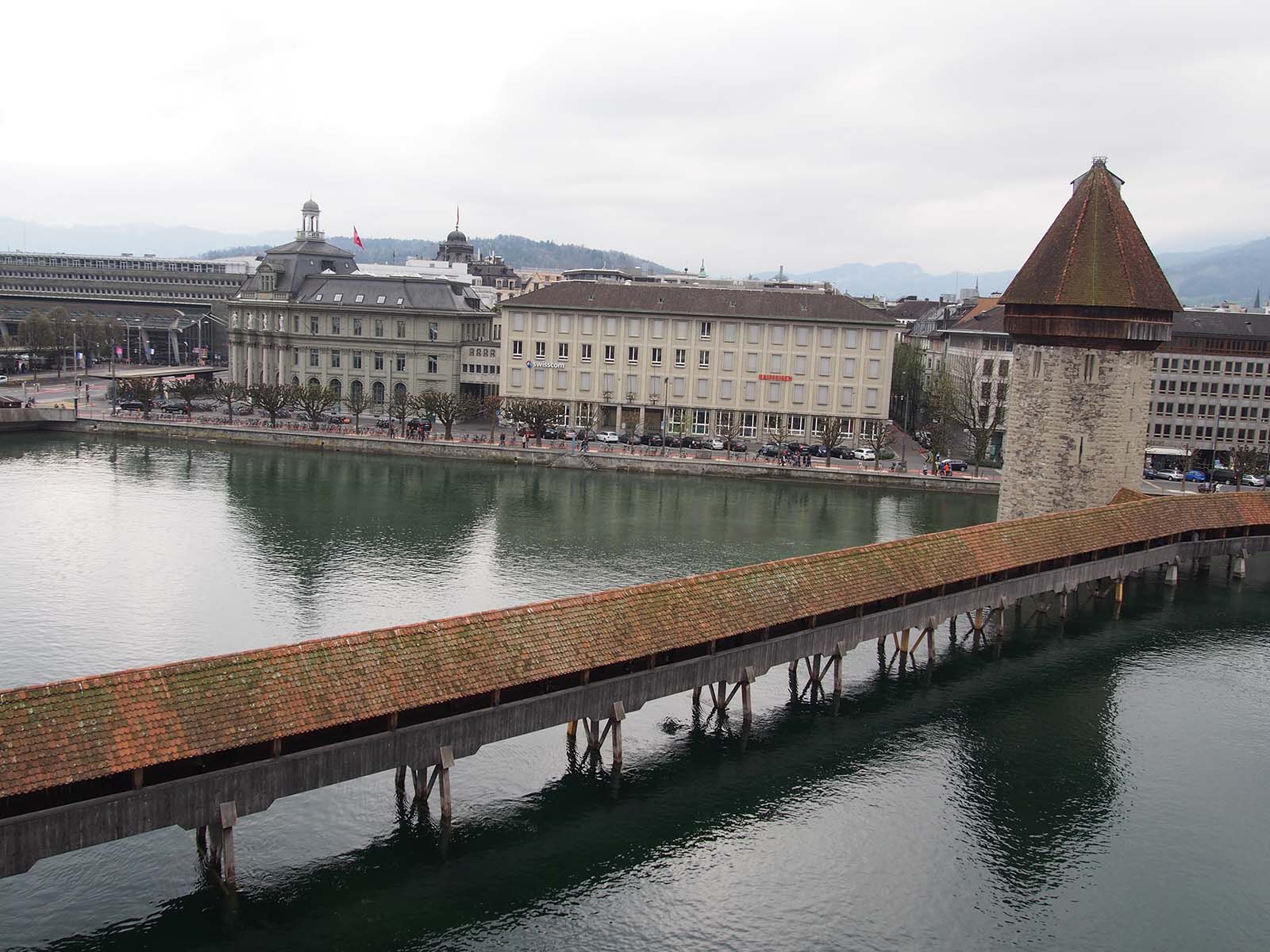 スイス　カペル橋　木造橋