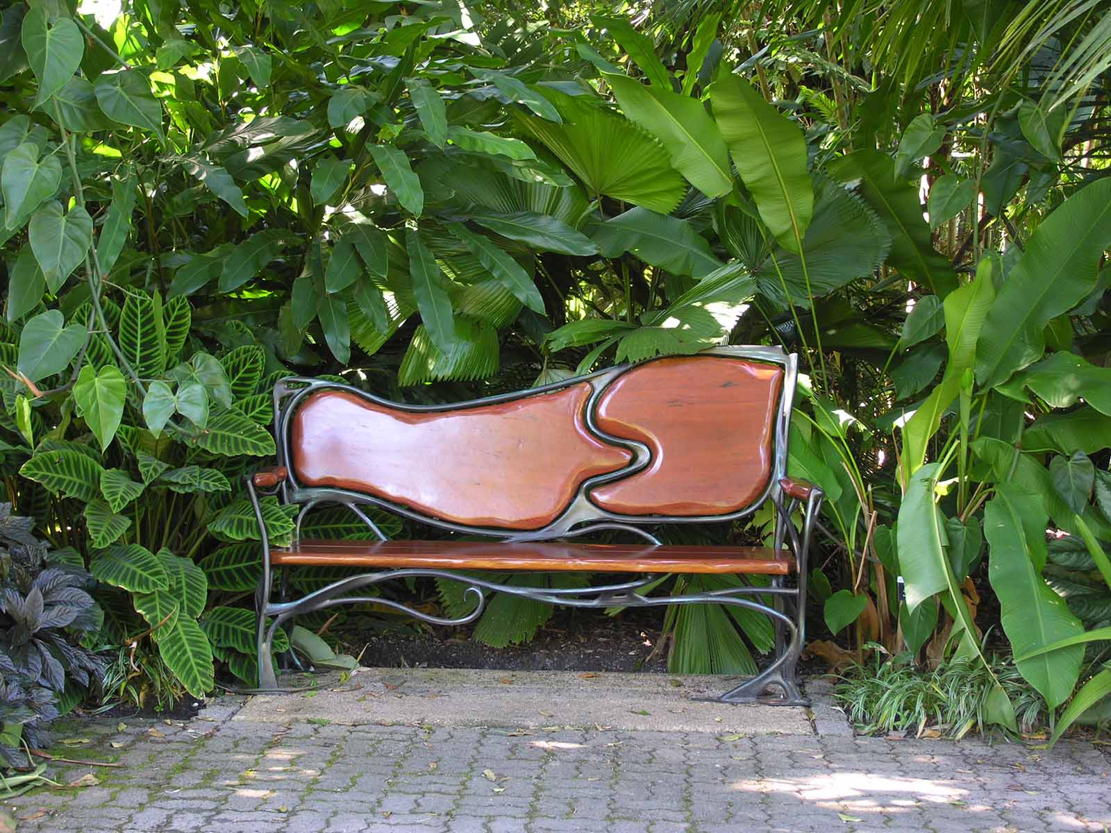 ^フッカー植物園のデザインベンチ