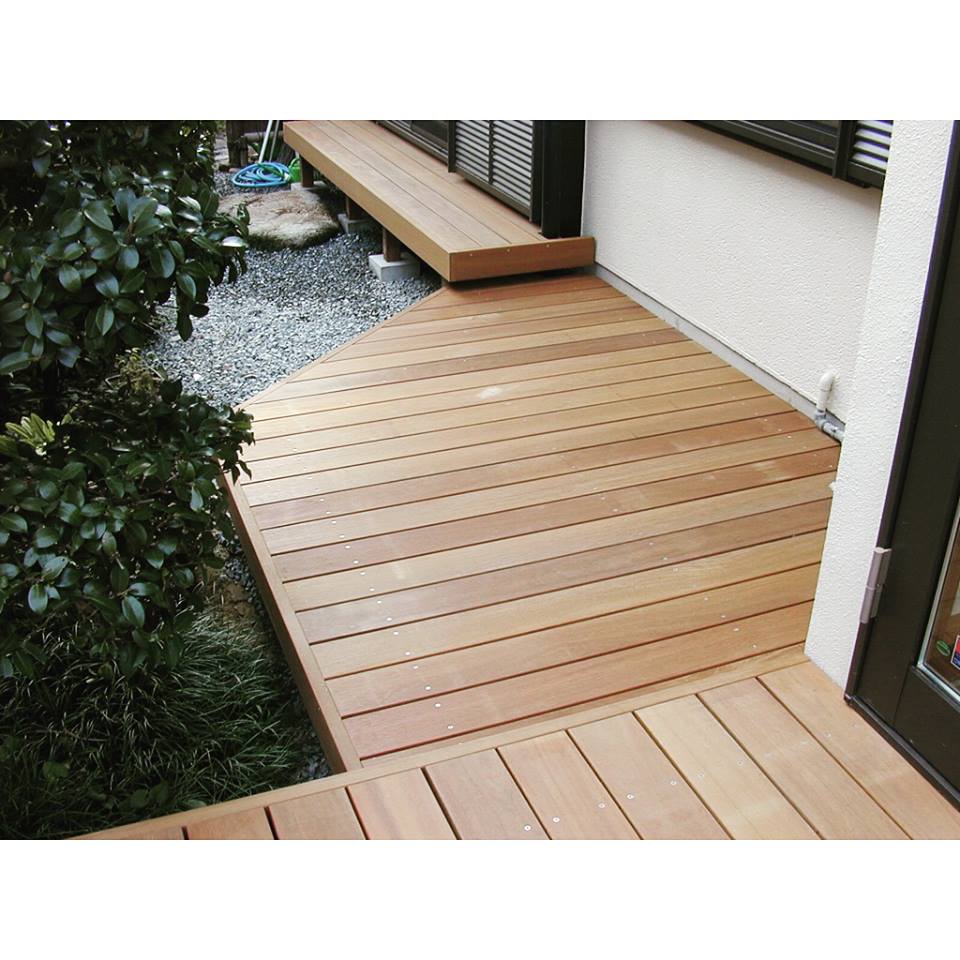 動線がつながってとても便利な回廊デッキ/中川木材産業