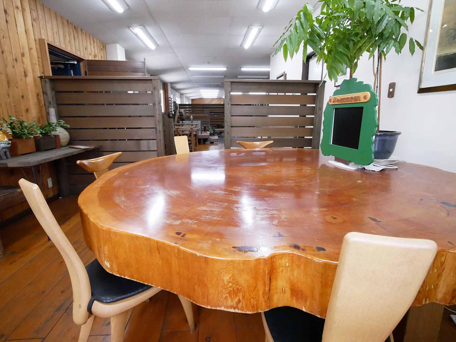 日本最大丸太輪切/中川木材産業