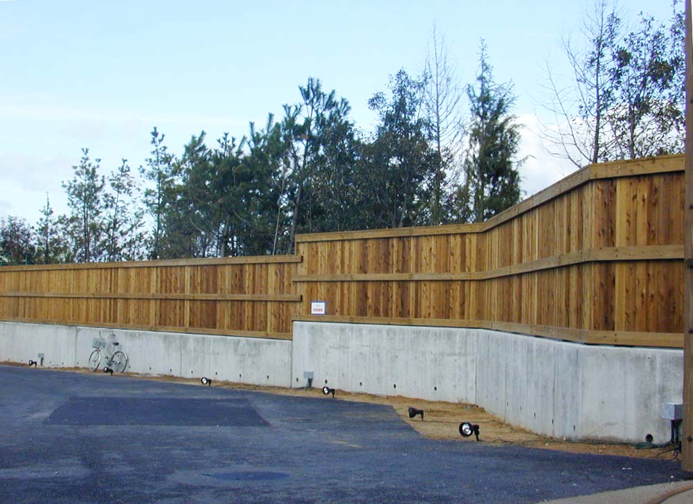 ブロック塀と木の塀/中川木材産業