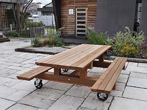 京大　テーブルとベンチ　