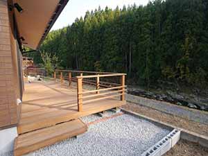 中川木材産業のウッドデッキ