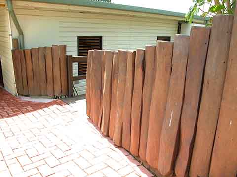 丸太利用の木塀