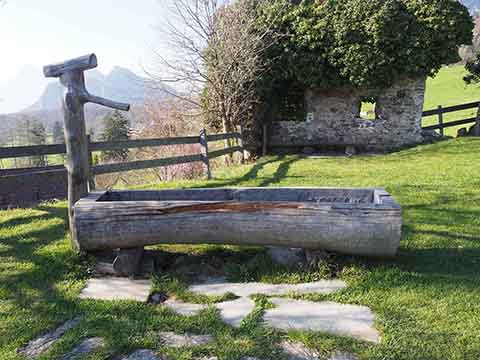 スイス－家畜の水飲み場と抑止境界フェンス