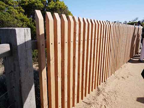 キャンベラ－新たな補修も木を利用の抑止境界フェンス