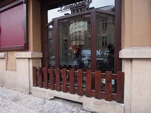 プラハの出窓の抑止境界フェンス