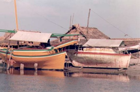 インドネシア　船