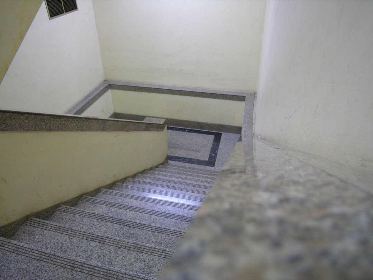 旧BDNビル階段