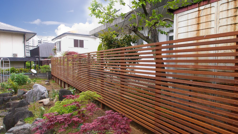 強風にも耐える目隠しフェンス